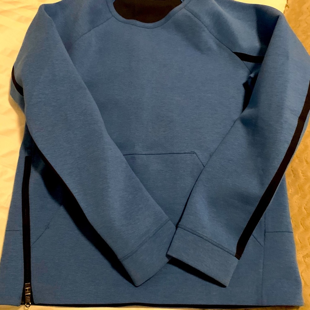 Lululemon performance sweatshirt w/side zip